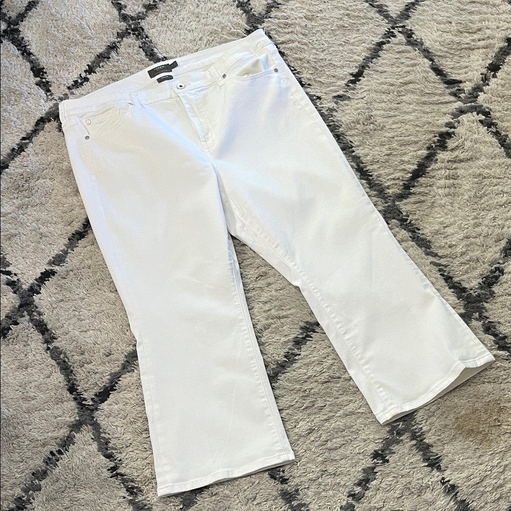 NWOT Torrid Women’s White Jeans (Size 20)